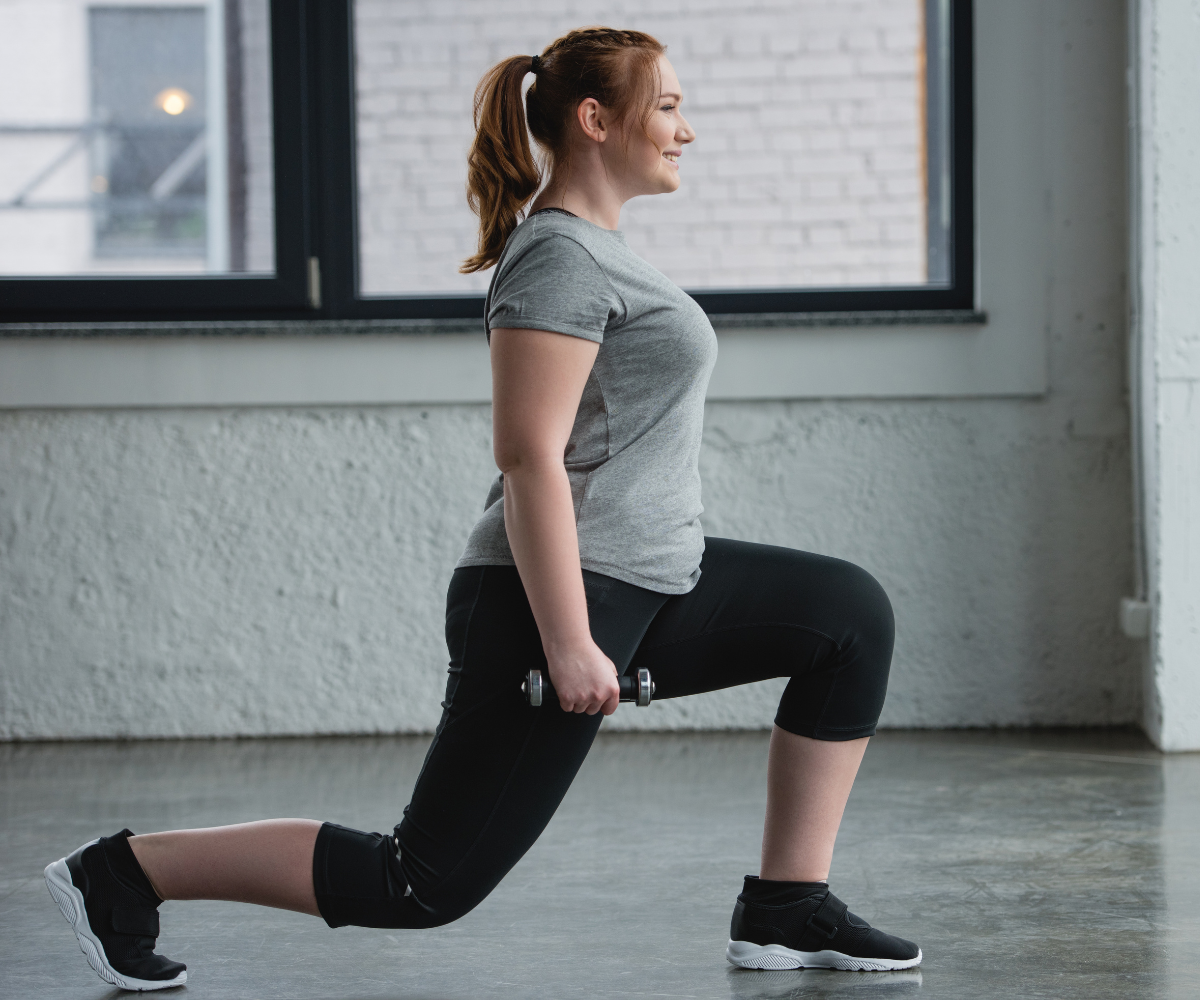 A woman exercises to boost the effects of her lipotropic capsules.